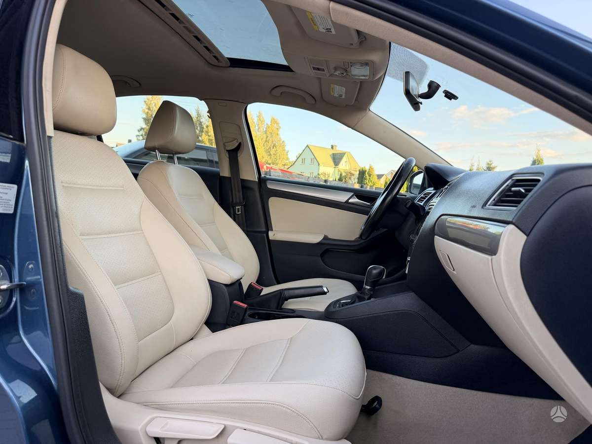 Volkswagen Jetta - 12