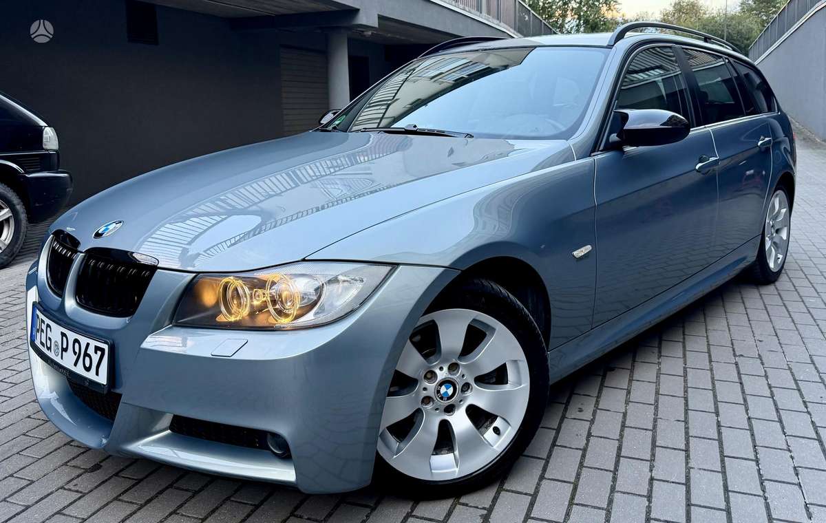 BMW 320, universalas