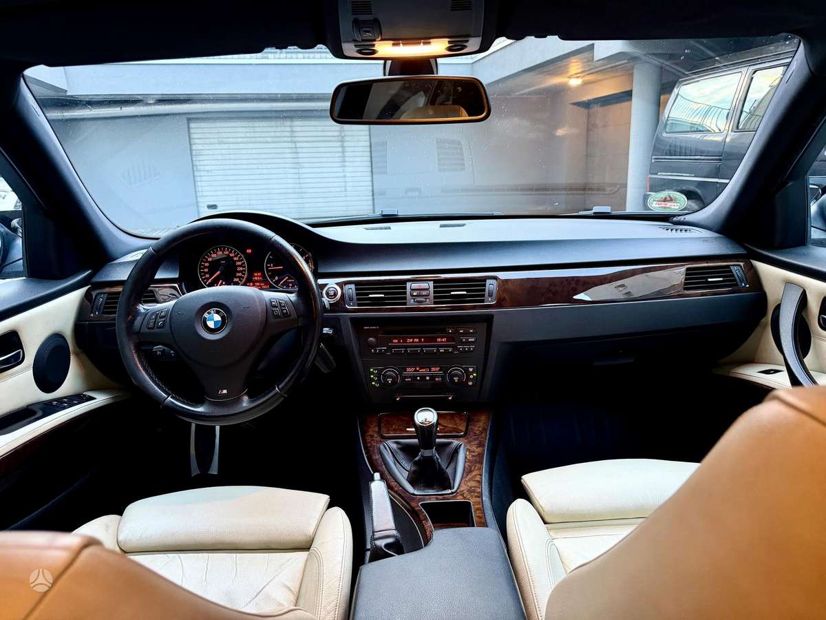 BMW 320, Универсал