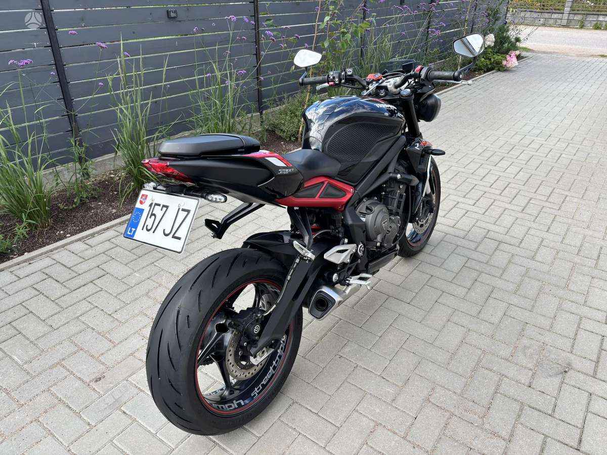 Triumph Street Triple 765cc, street / classic