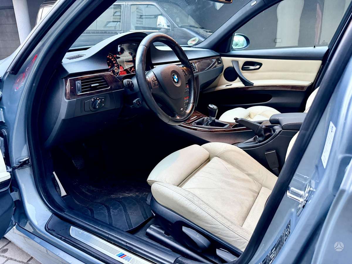 BMW 320, Универсал
