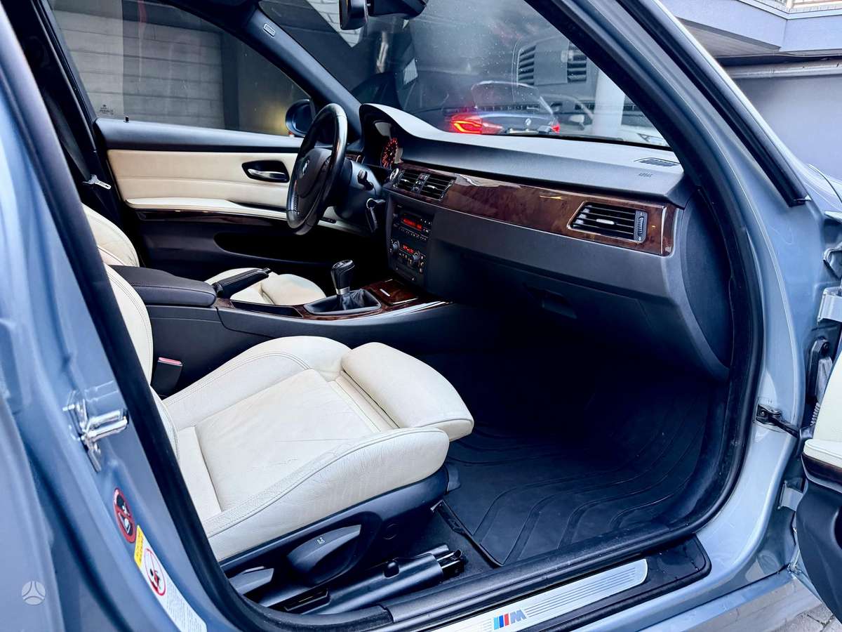 BMW 320, Универсал