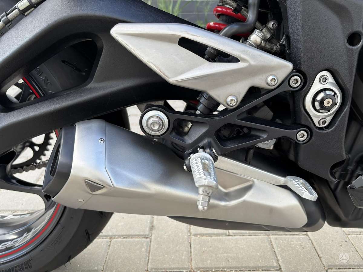 Triumph Street Triple 765cc, street / classic