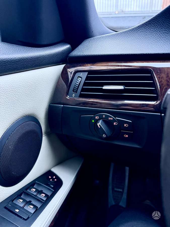 BMW 320, Универсал
