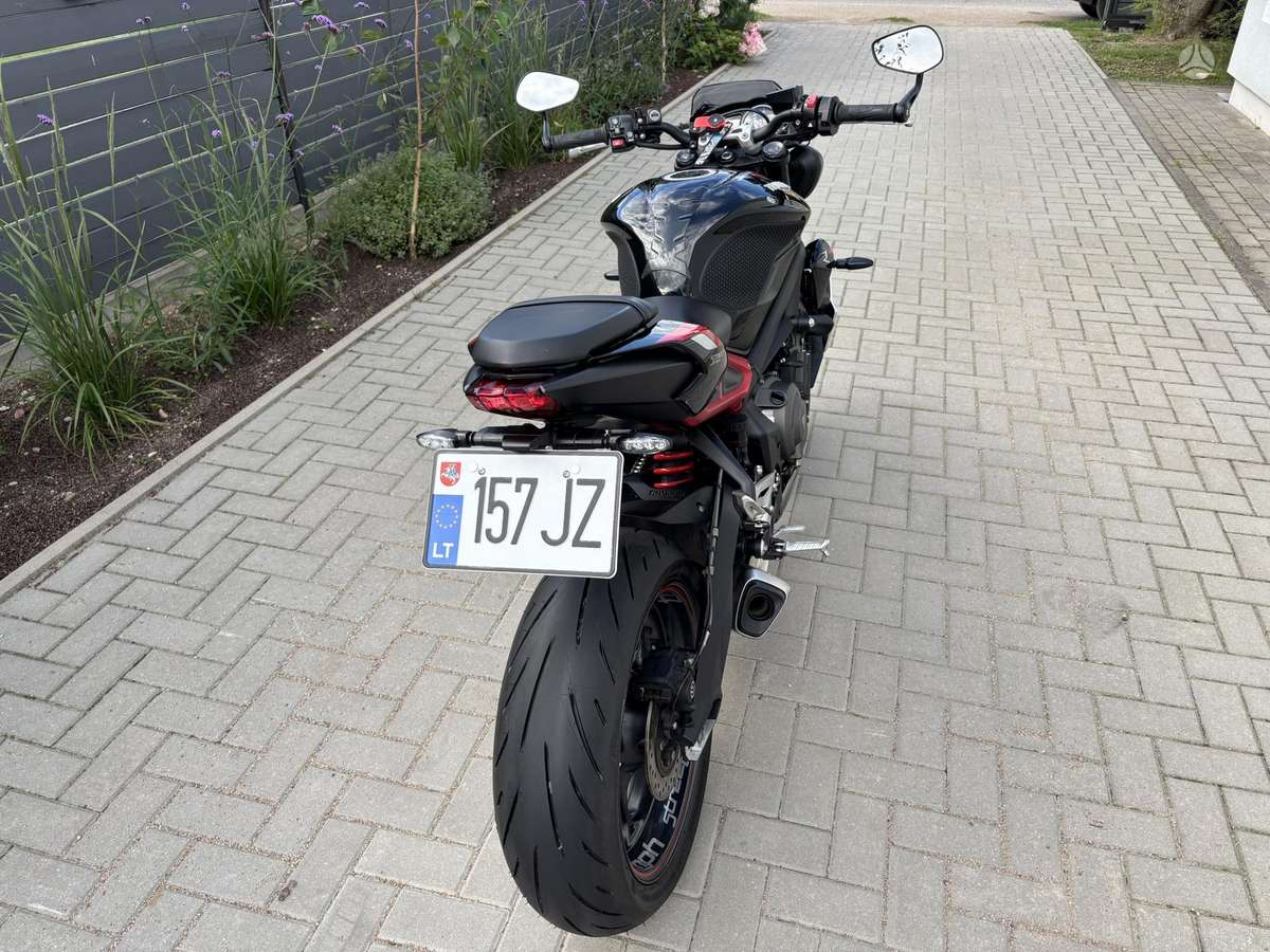 Triumph Street Triple 765cc, street / classic