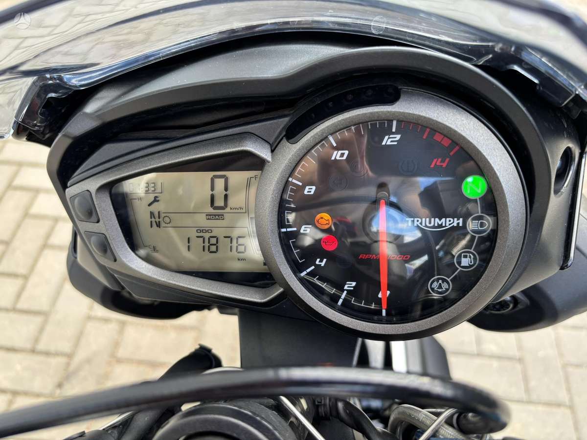 Triumph Street Triple 765cc, street / classic