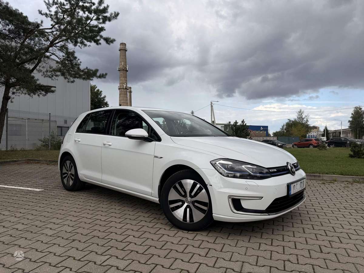Volkswagen Golf - 1