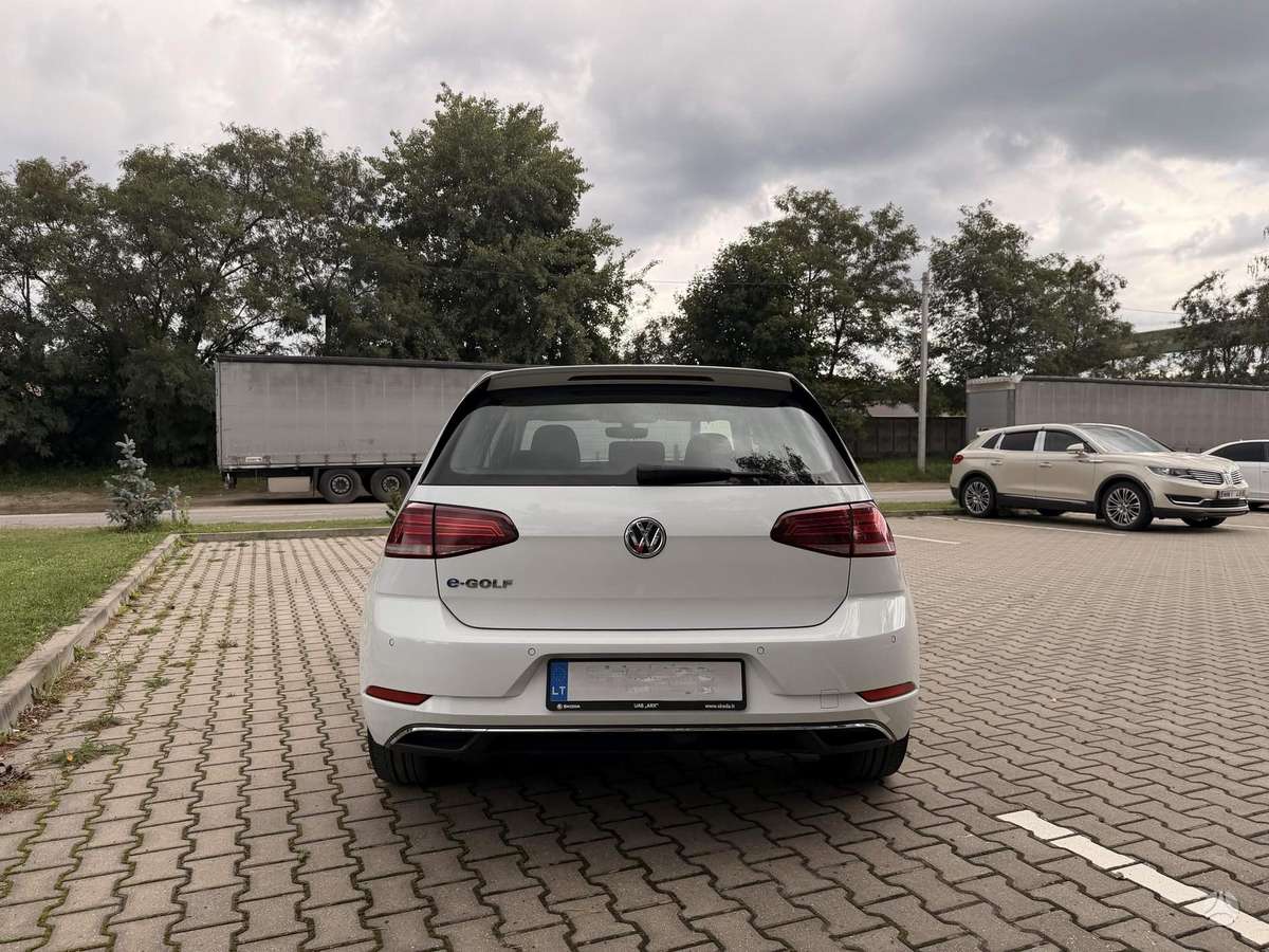 Volkswagen Golf - 4