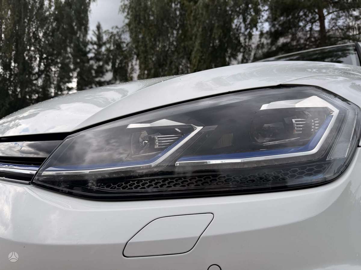 Volkswagen Golf - 10