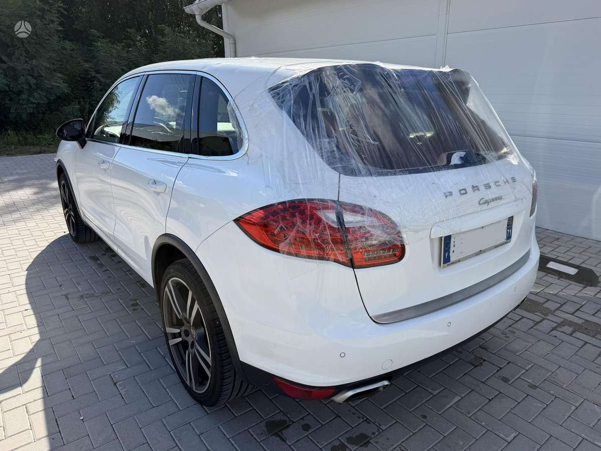 Porsche Cayenne - 8