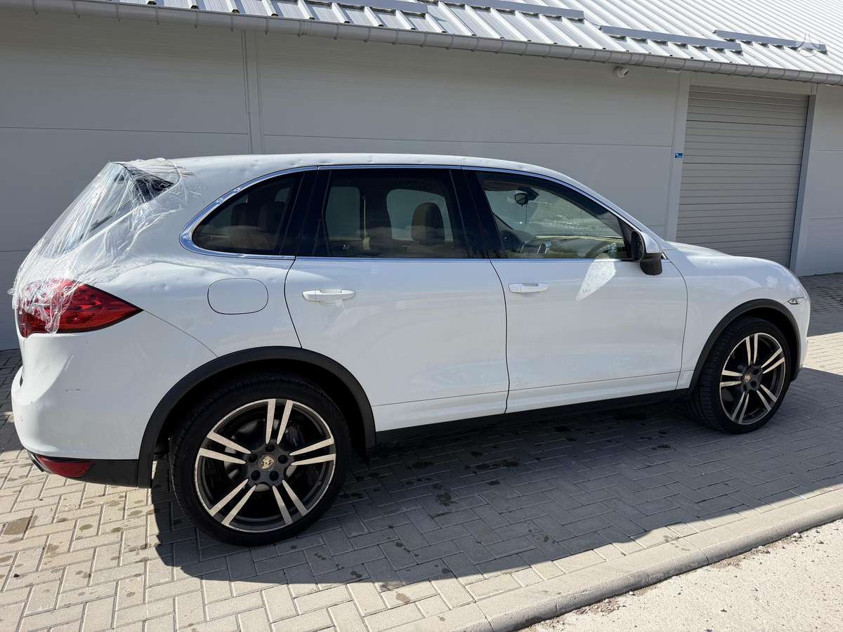 Porsche Cayenne - 10
