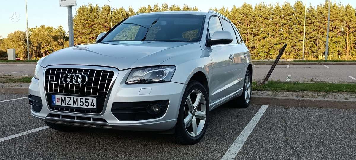 Audi Q5, 2.0 l., off-road / crossover