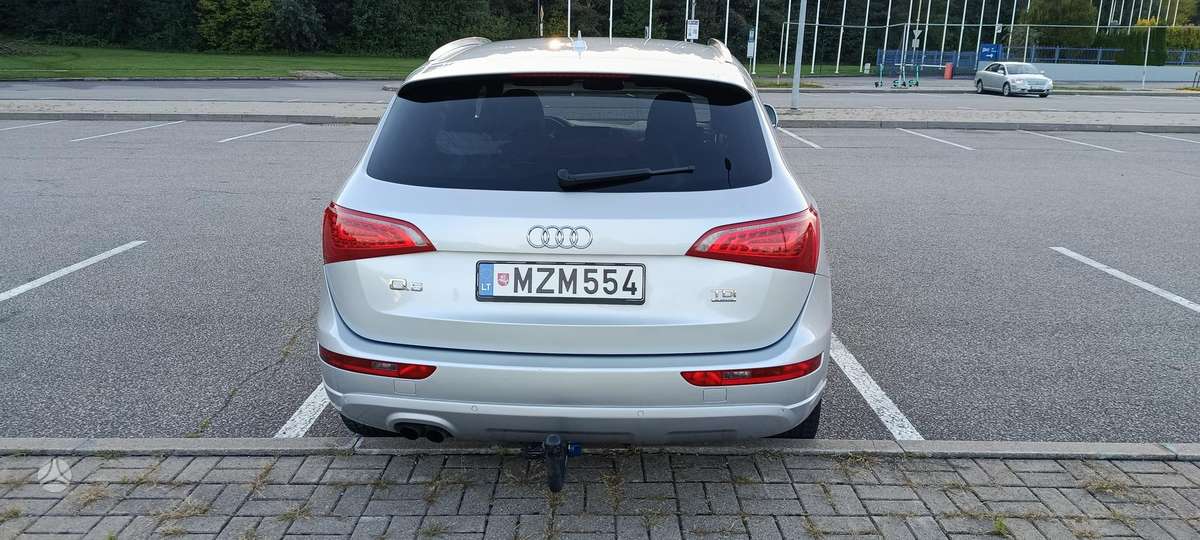 Audi Q5, 2.0 l., off-road / crossover