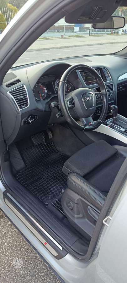 Audi Q5, 2.0 l., off-road / crossover