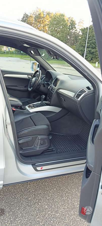 Audi Q5, 2.0 l., off-road / crossover