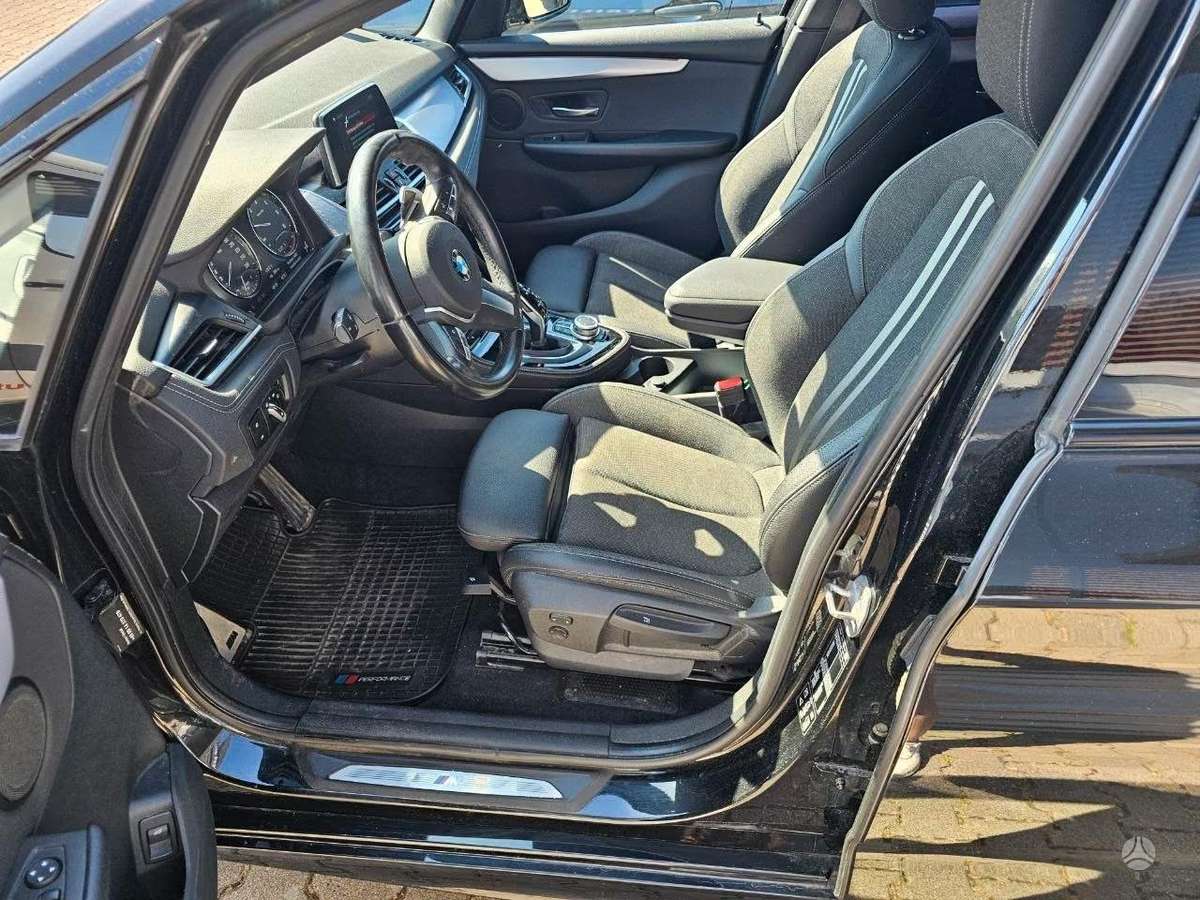 BMW 218, 2.0 l., hatchback