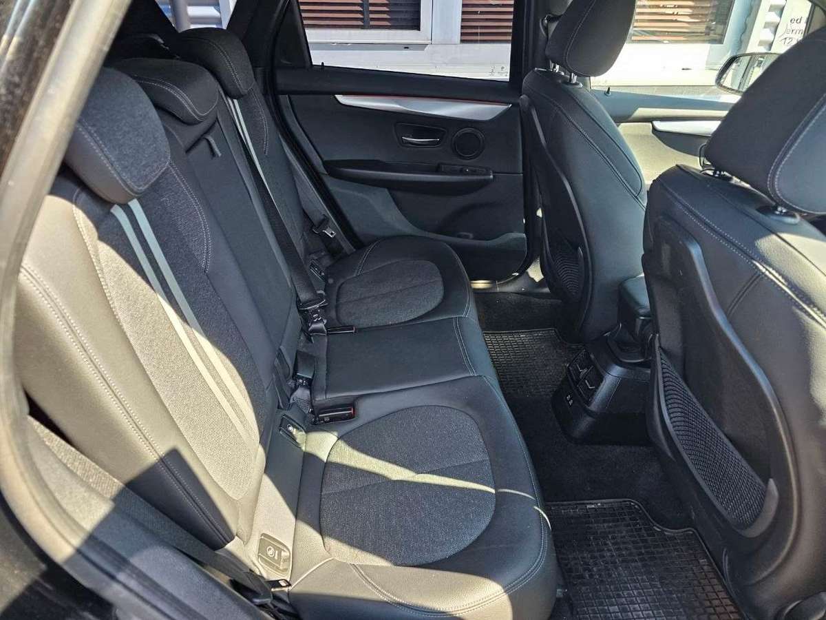 BMW 218, 2.0 l., hatchback