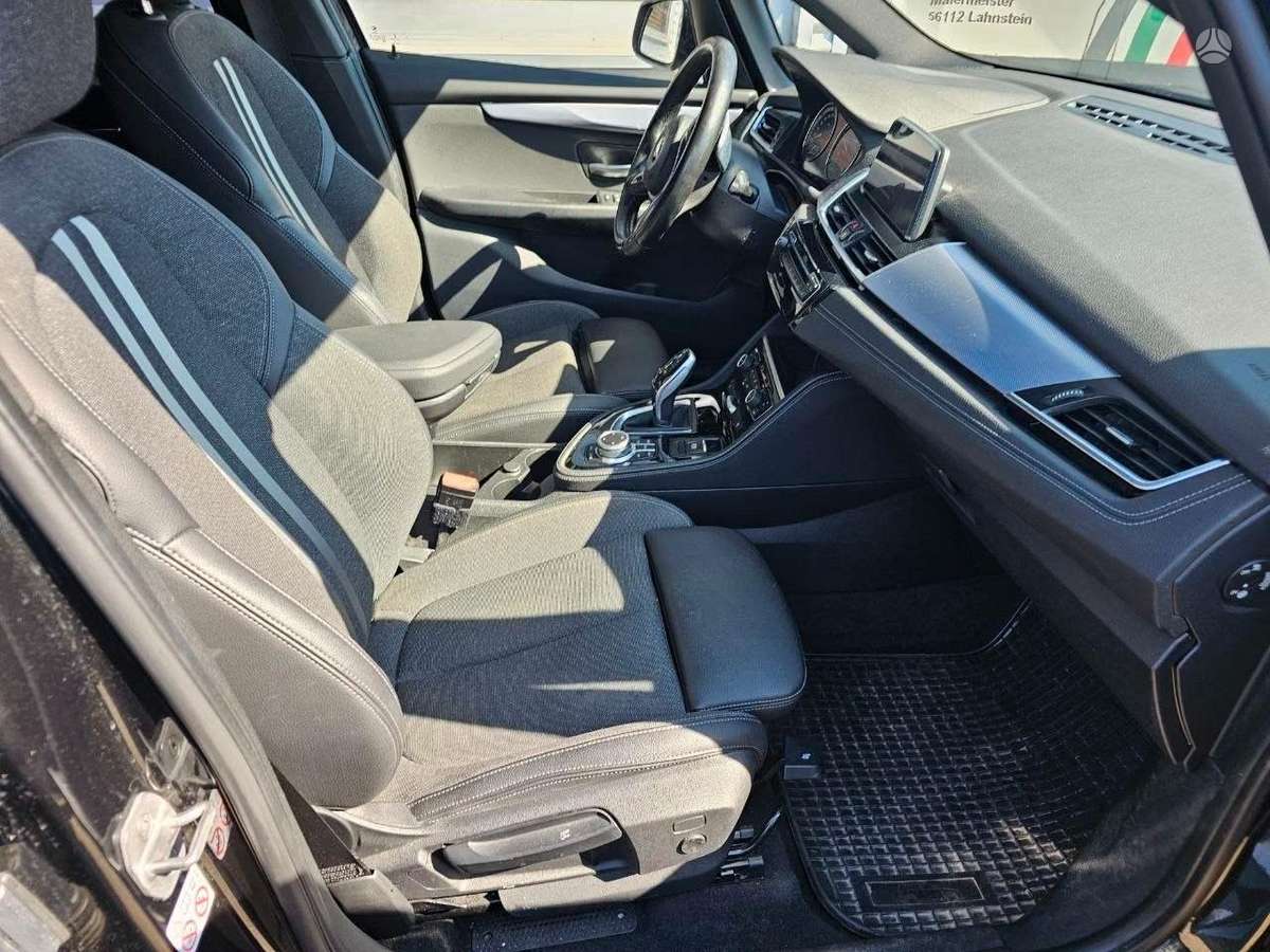 BMW 218, 2.0 l., hatchback