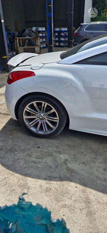 Peugeot RCZ