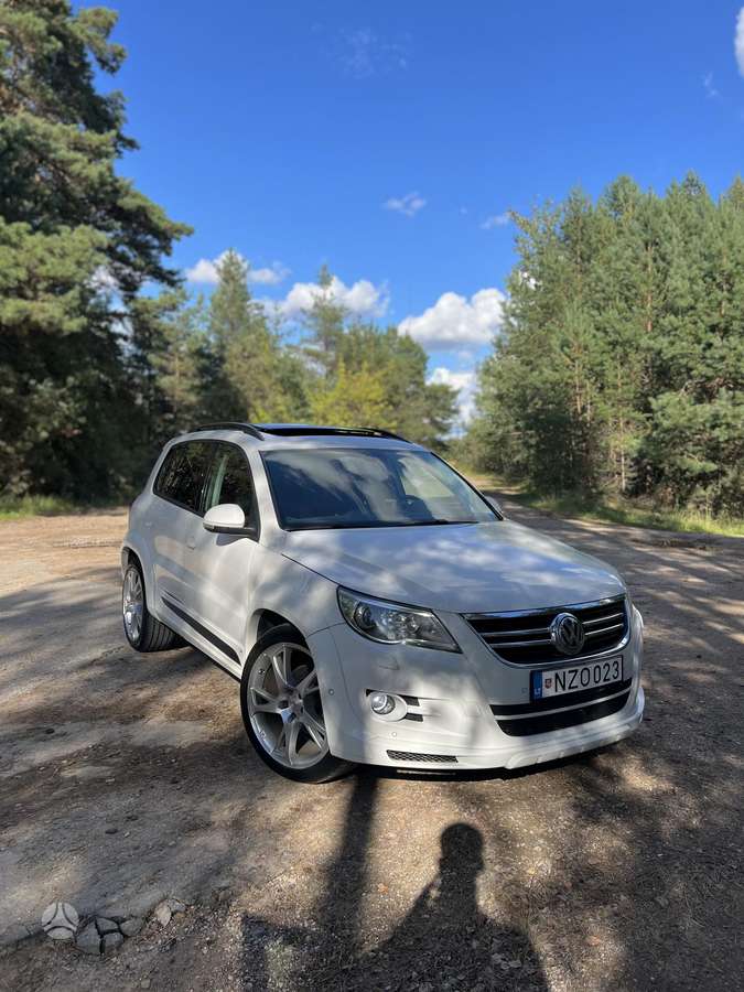 Volkswagen Tiguan - 1