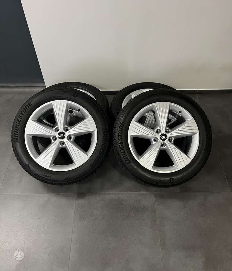 Audi Q4 E-TRON original su padangom, light alloy, R19