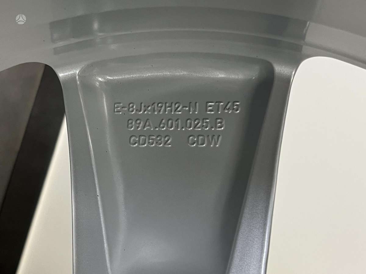 Audi Q4 E-TRON original su padangom, light alloy, R19