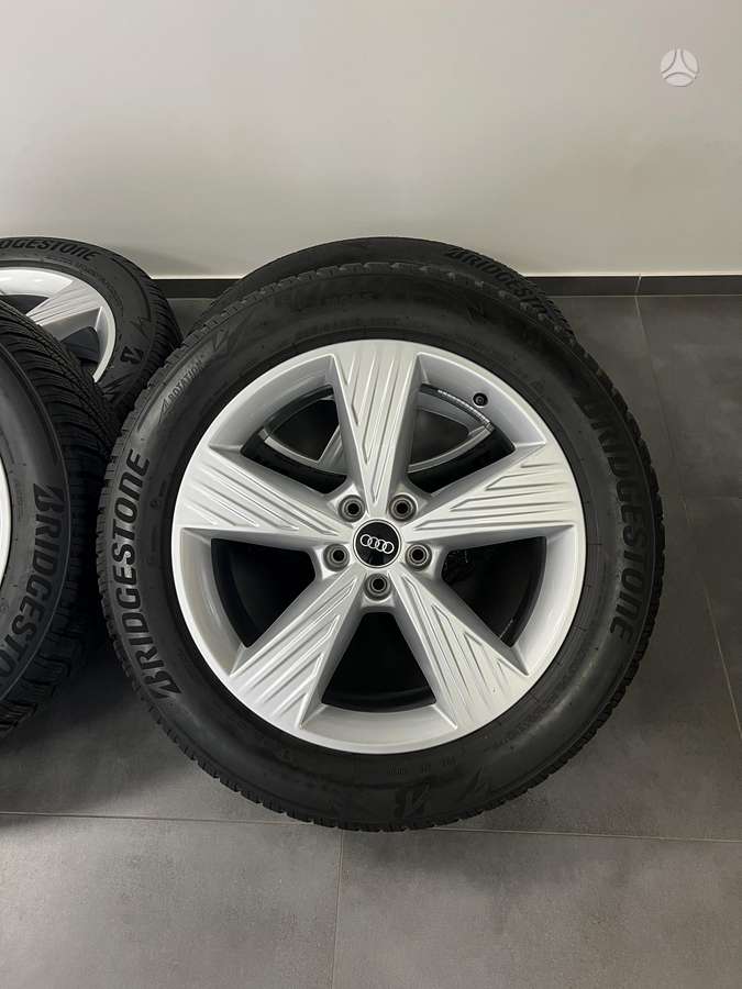 Audi Q4 E-TRON original su padangom, light alloy, R19