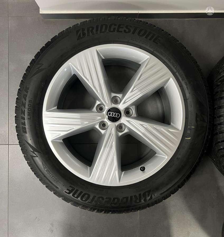Audi Q4 E-TRON original su padangom, light alloy, R19