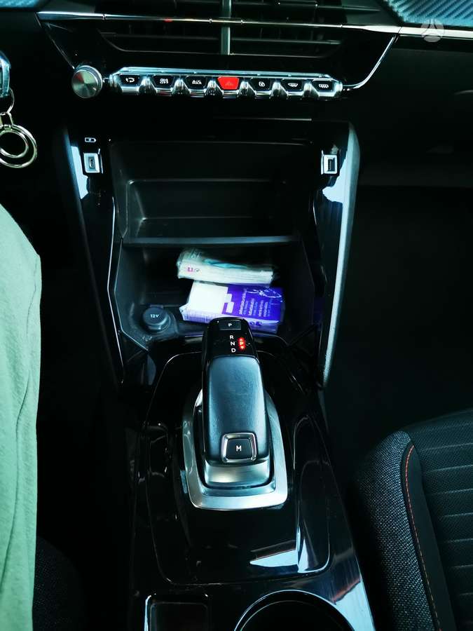 Peugeot 2008 - 8