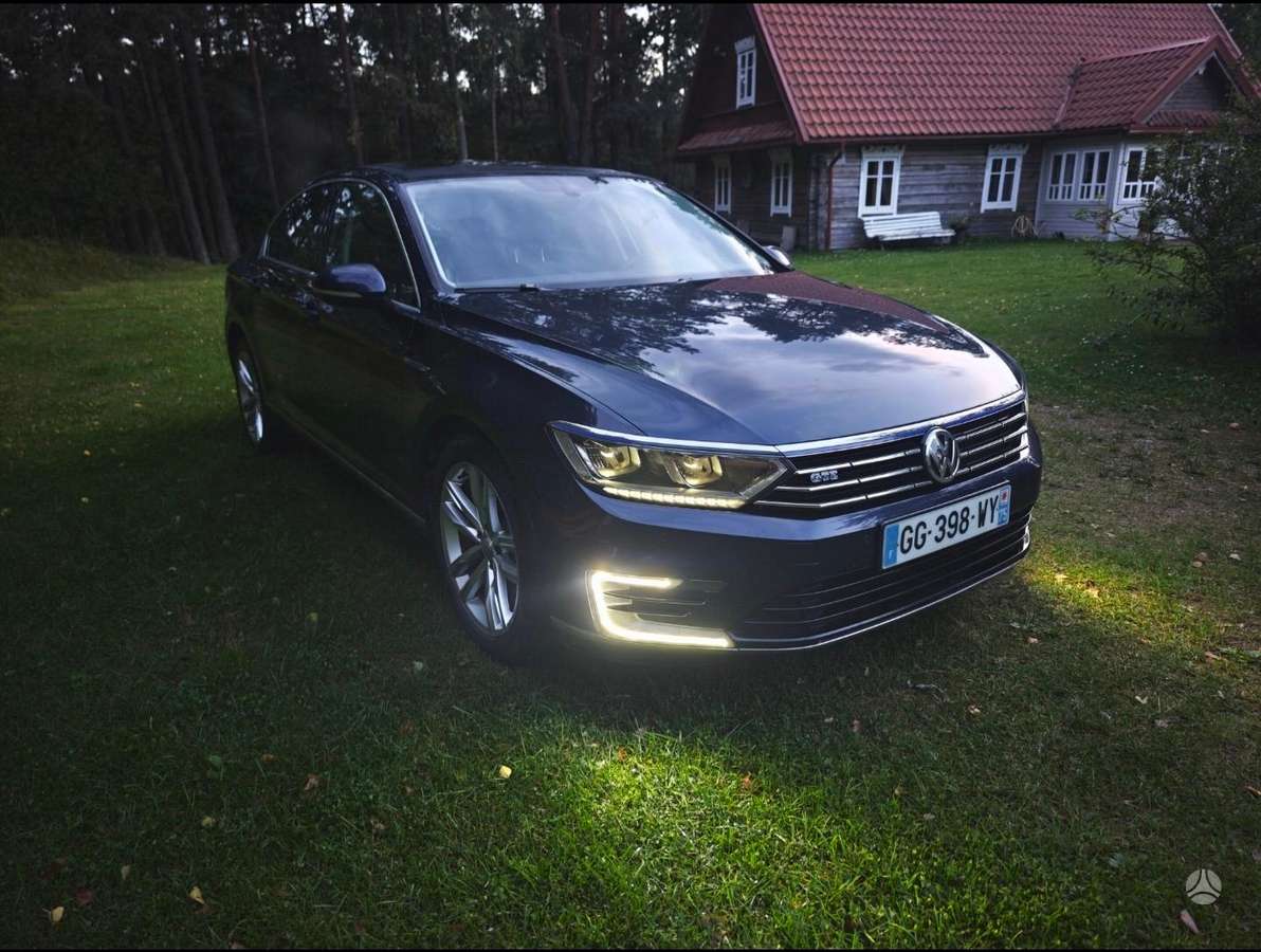 Volkswagen Passat - 2
