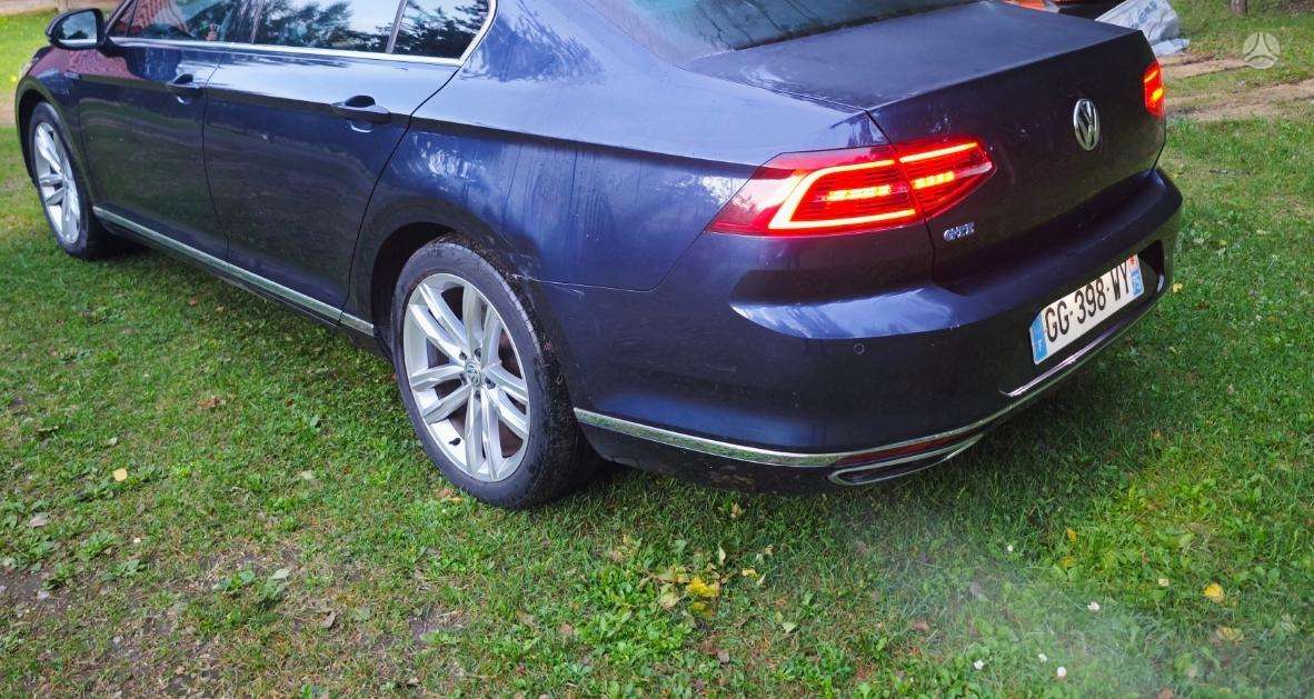 Volkswagen Passat - 4