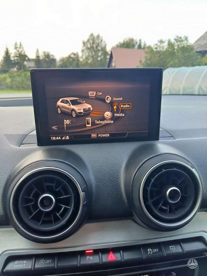 Audi Q2, 1.6 l., Хэтчбек