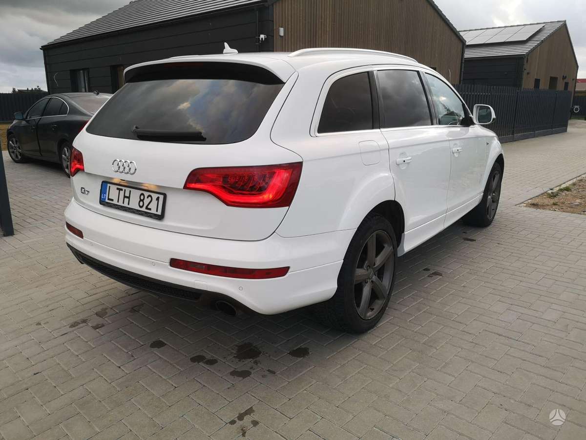 Audi Q7, 3.0 l., off-road / crossover