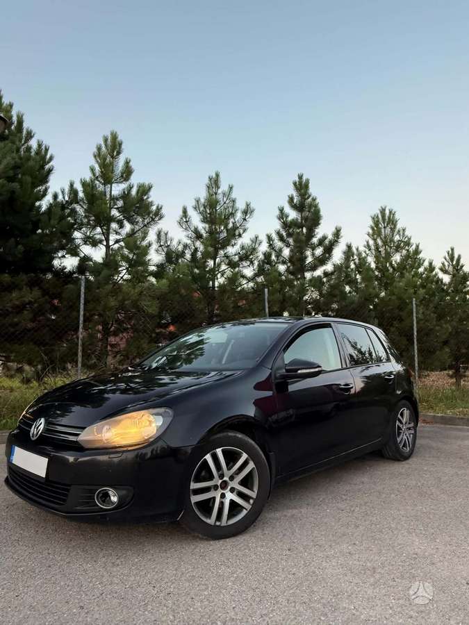 Volkswagen Golf - 1