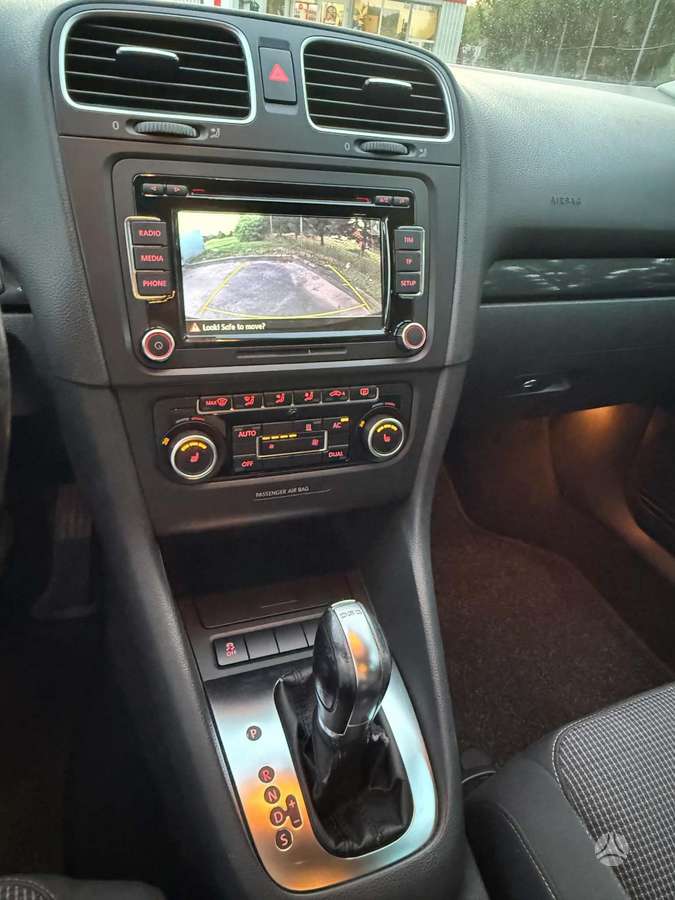Volkswagen Golf - 6
