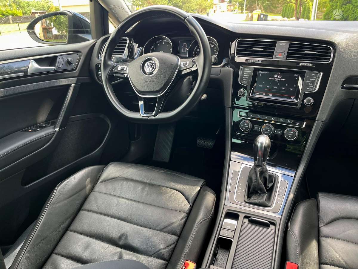Volkswagen Golf - 12