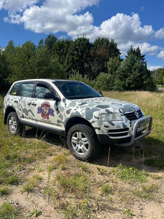 Volkswagen Touareg - 1