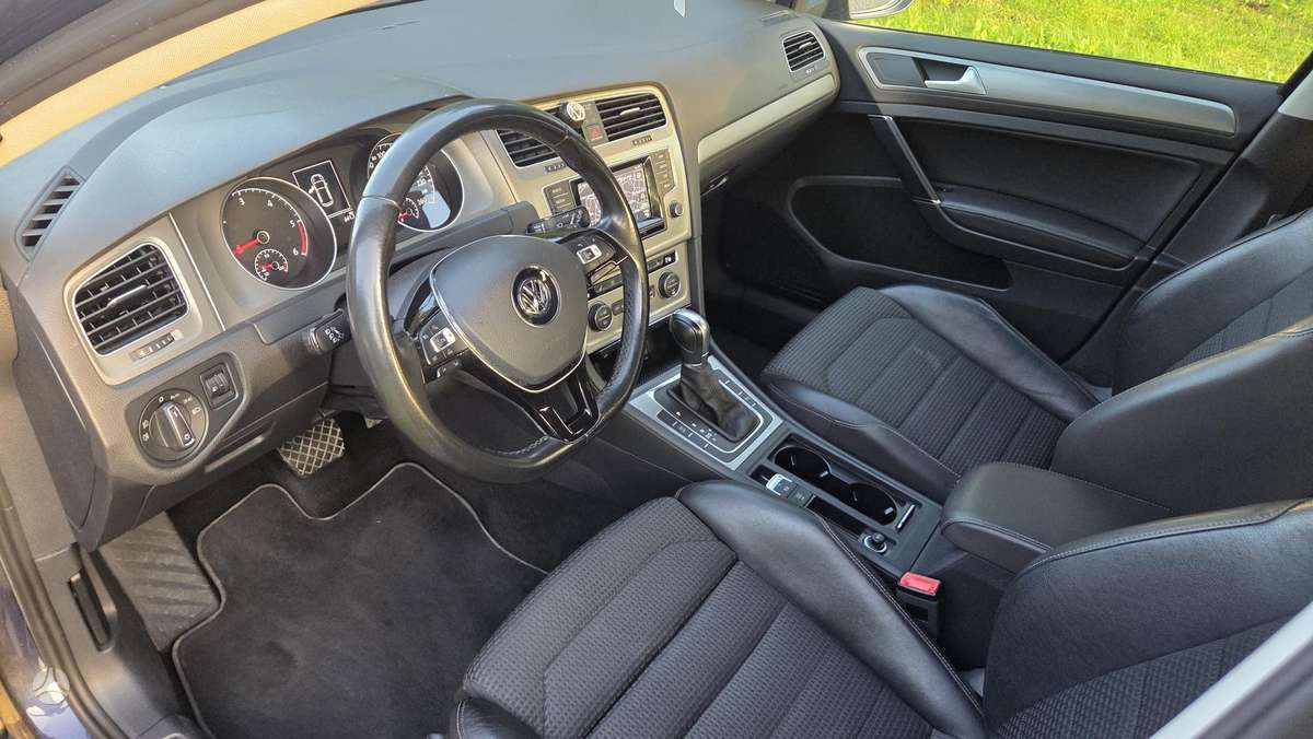 Volkswagen Golf - 6