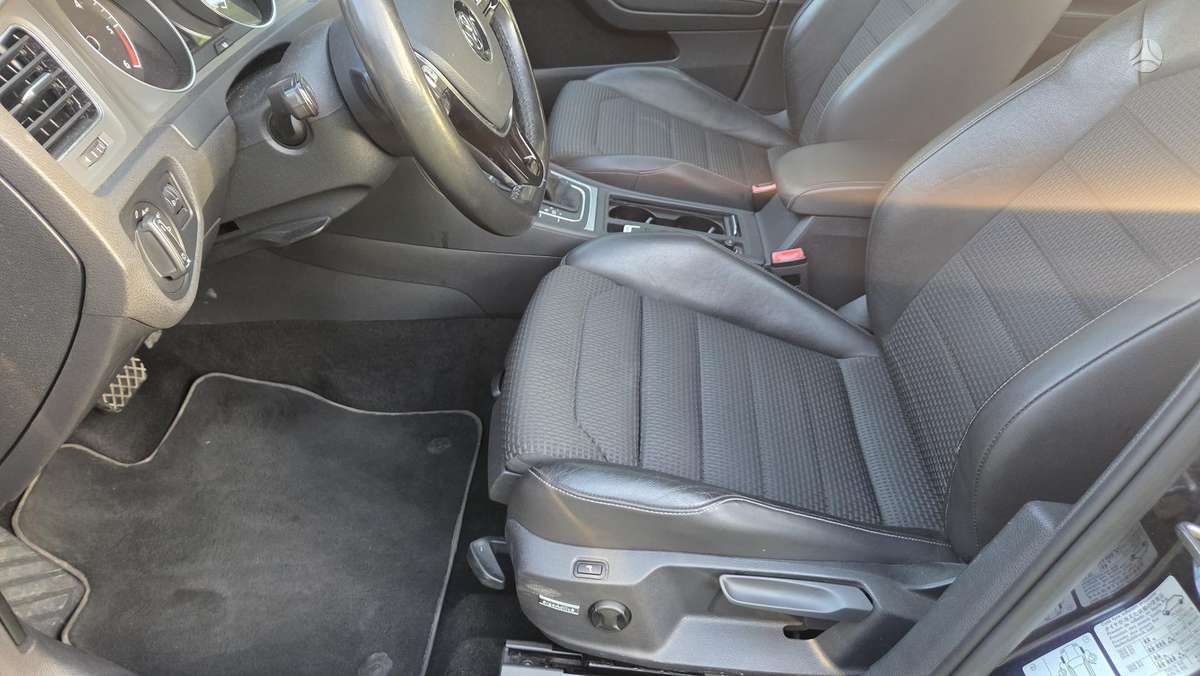 Volkswagen Golf - 8