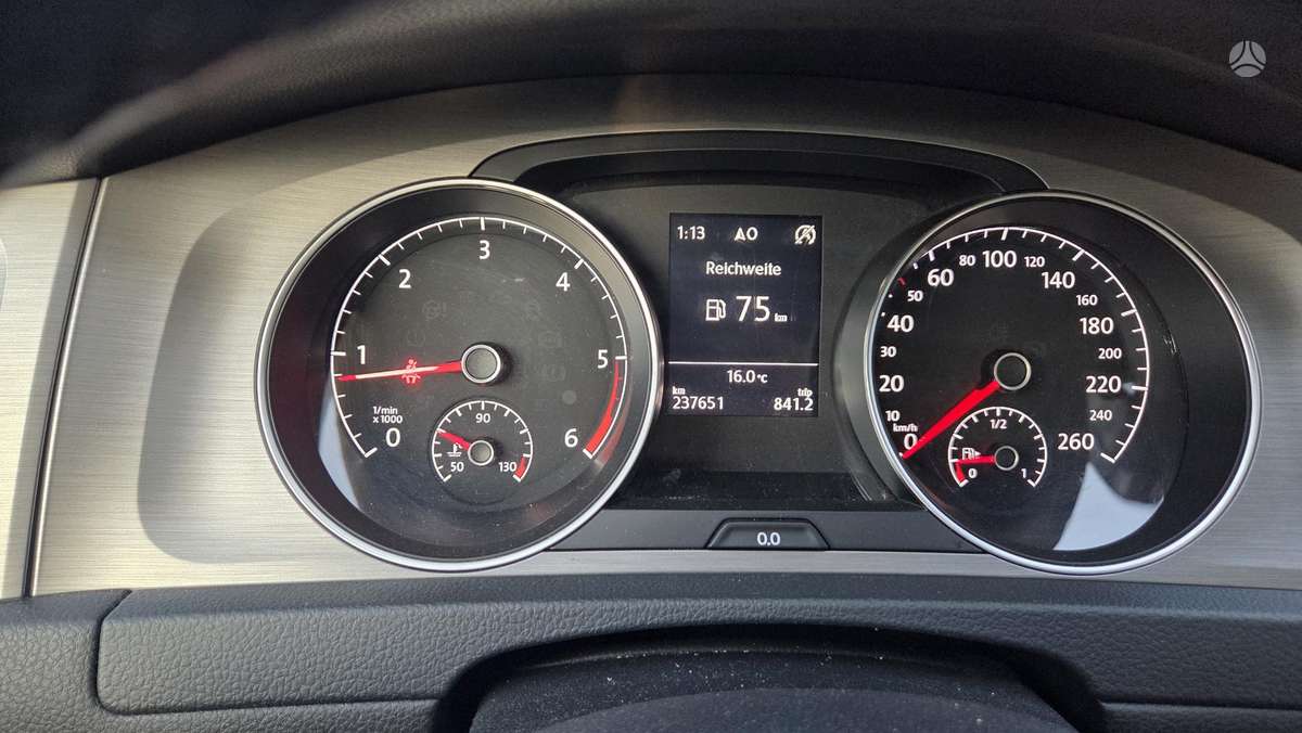 Volkswagen Golf - 10