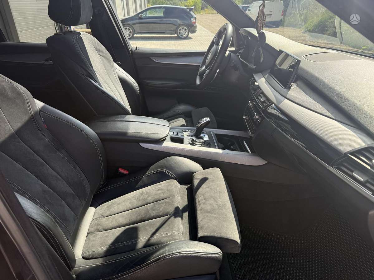 BMW X5, 0.3 l., Внедорожник / Кроссовер