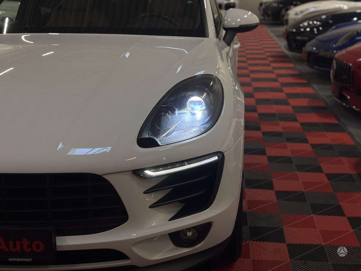 Porsche Macan, 2.0 l., off-road / crossover