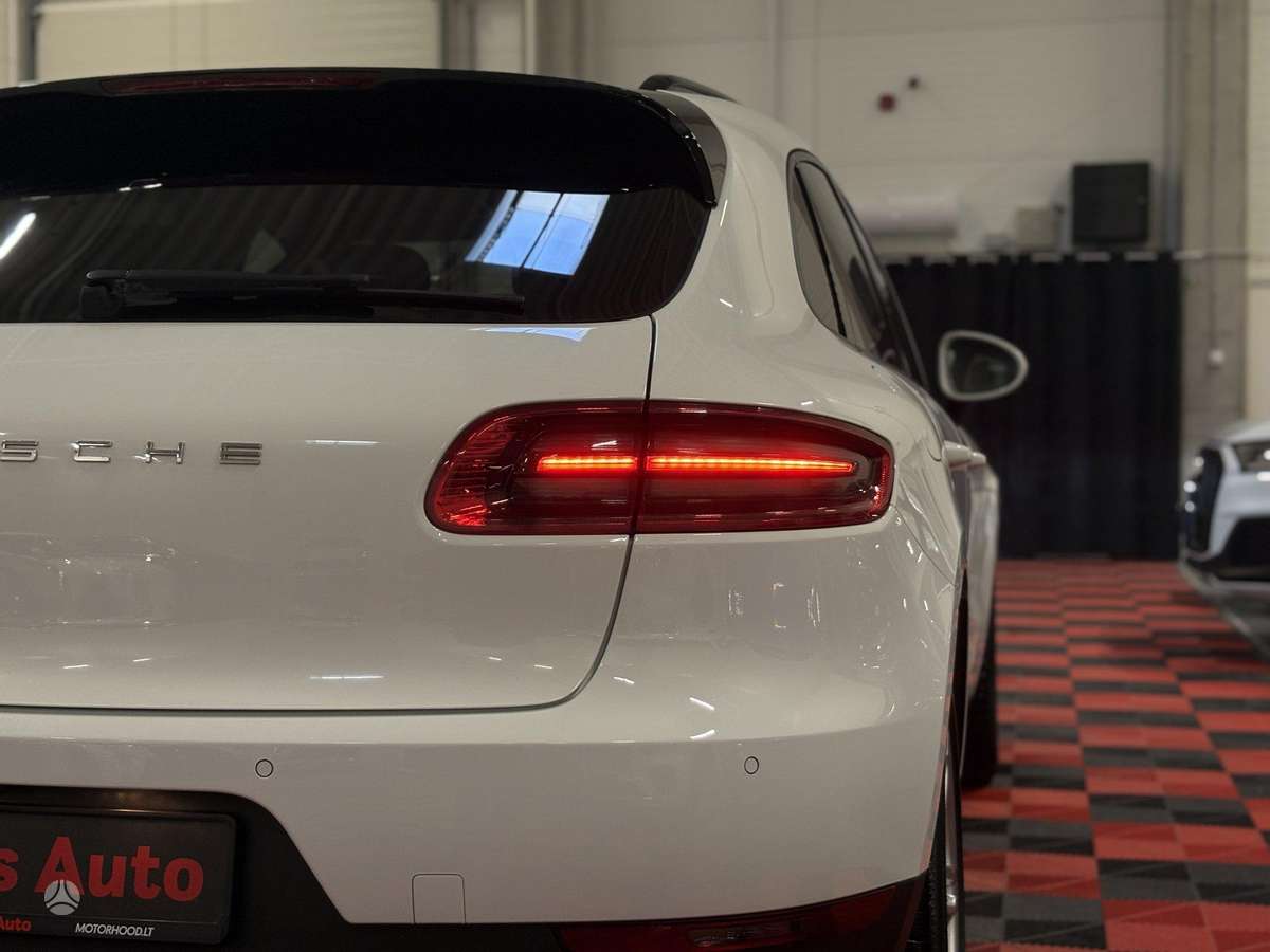 Porsche Macan, 2.0 l., off-road / crossover