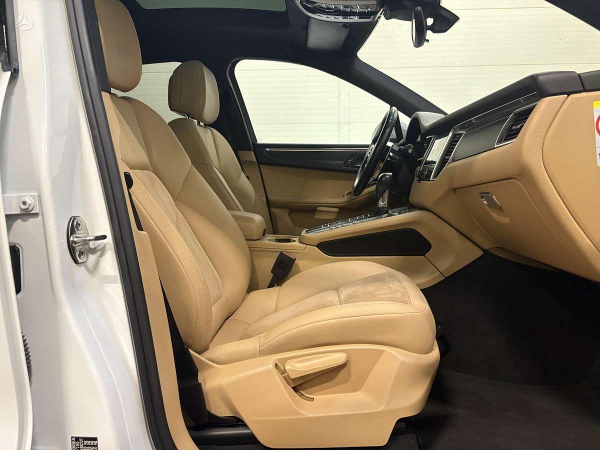 Porsche Macan, 2.0 l., off-road / crossover