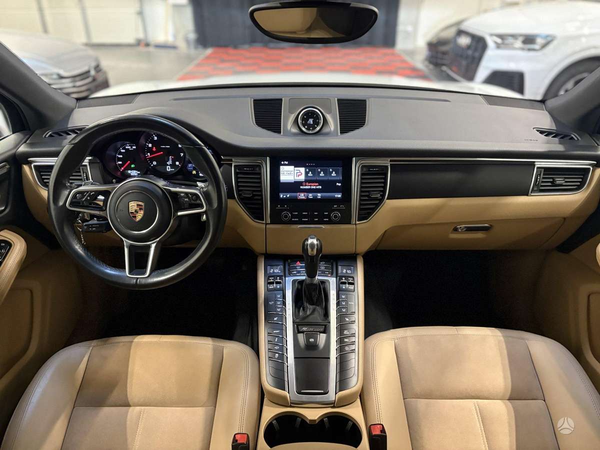 Porsche Macan, 2.0 l., off-road / crossover