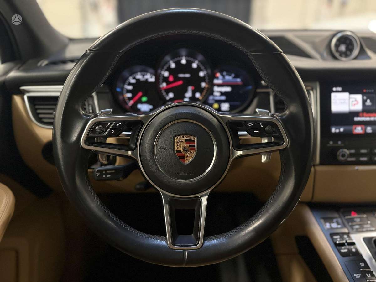 Porsche Macan, 2.0 l., off-road / crossover