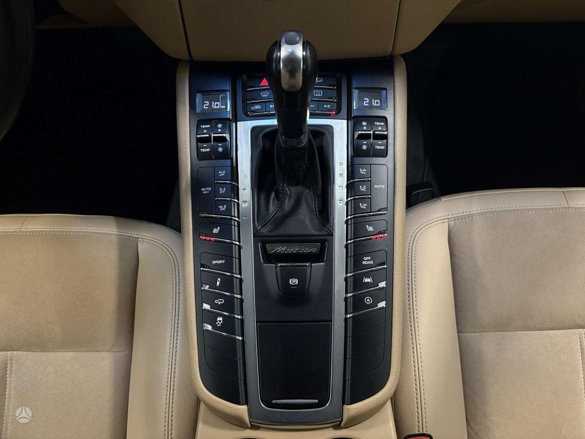 Porsche Macan, 2.0 l., off-road / crossover