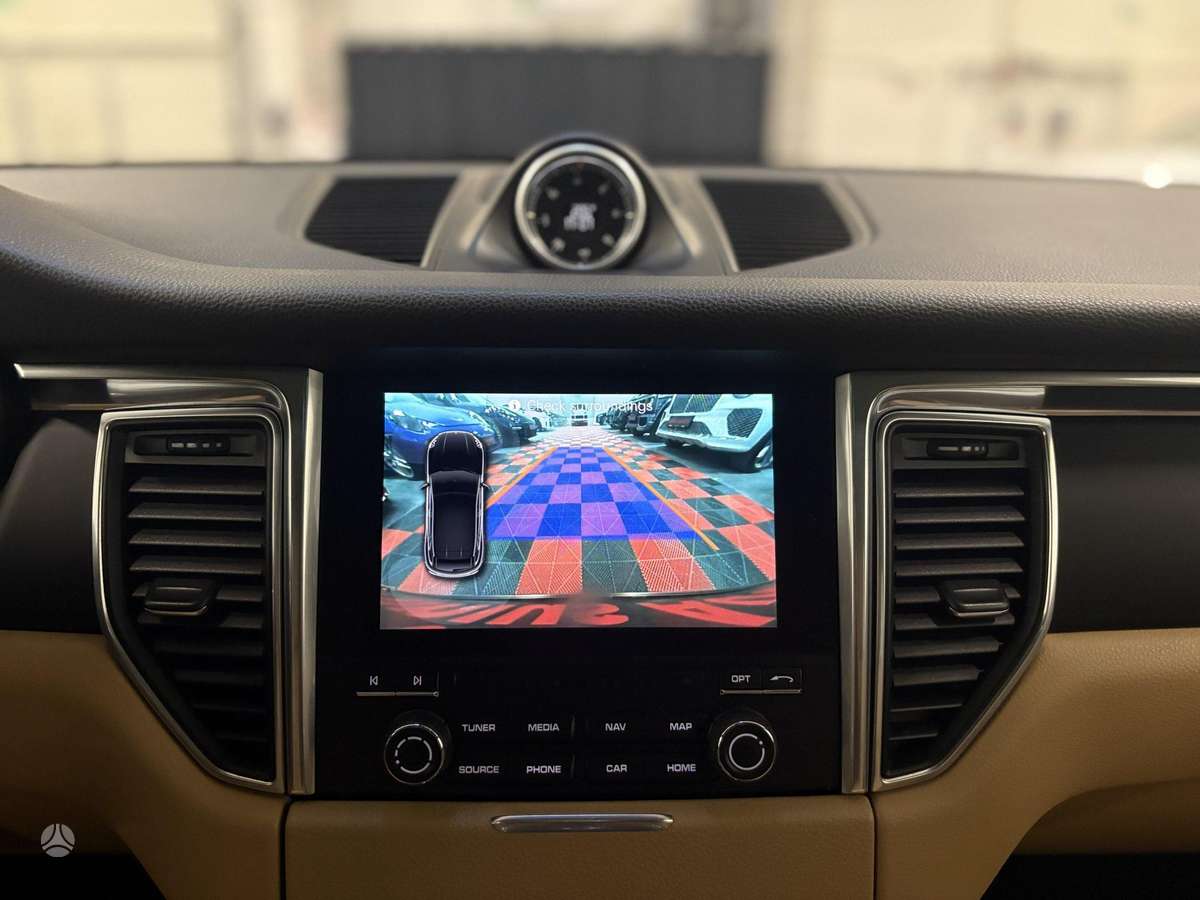Porsche Macan, 2.0 l., off-road / crossover