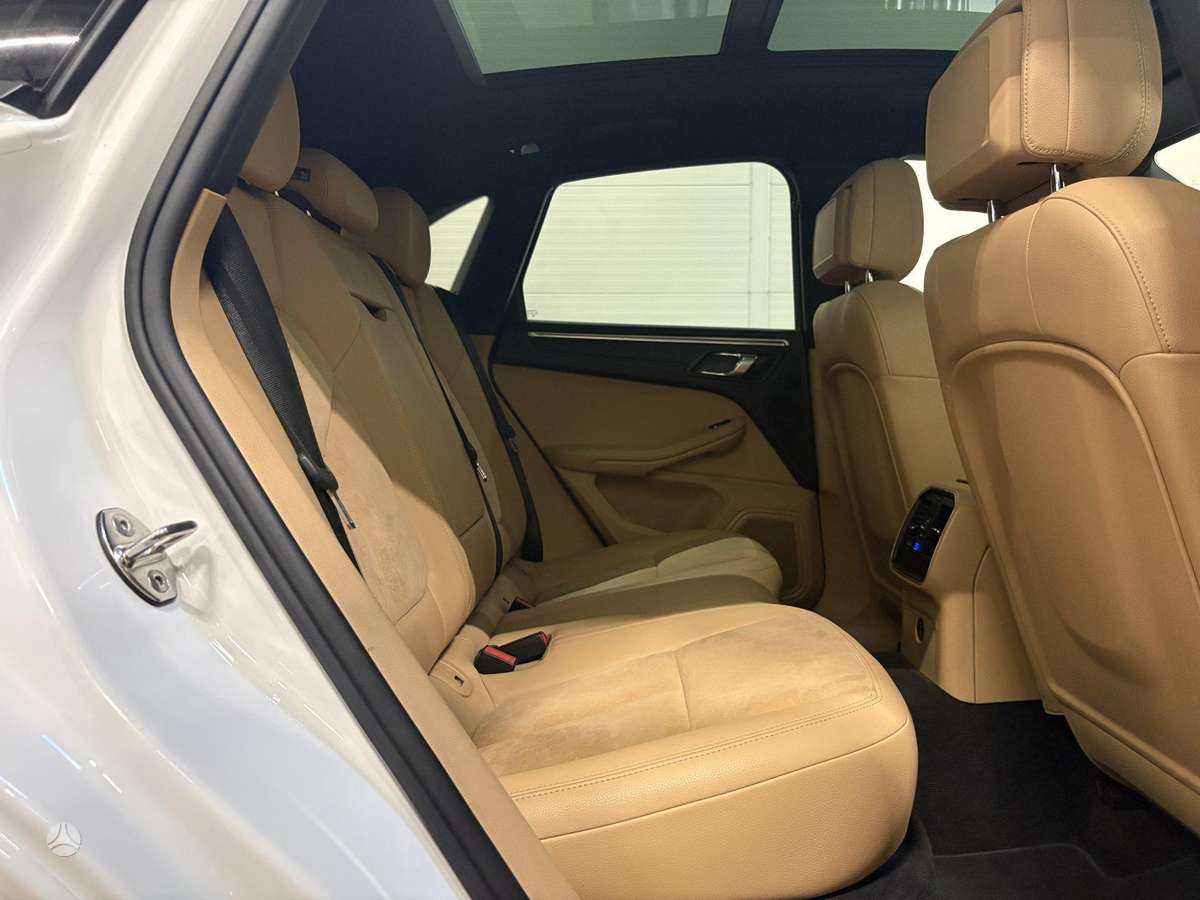 Porsche Macan, 2.0 l., off-road / crossover