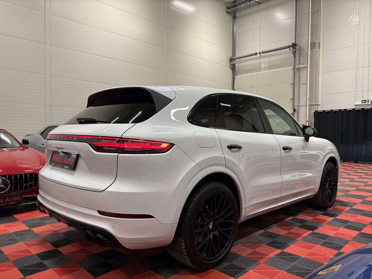 Porsche Cayenne - 4
